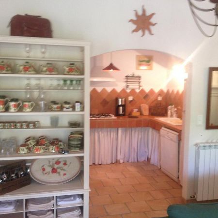 L'Abri Du Poete Bed & Breakfast Besse-sur-Issole Екстериор снимка