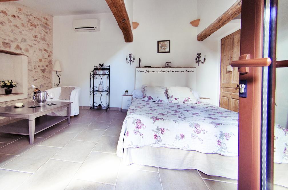 L'Abri Du Poete Bed & Breakfast Besse-sur-Issole Стая снимка