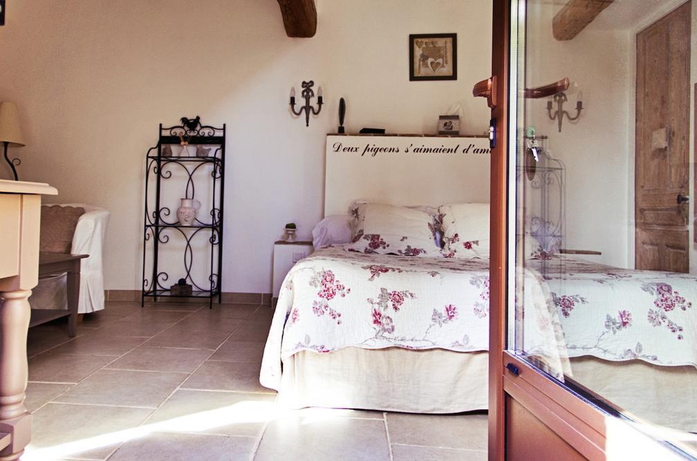 L'Abri Du Poete Bed & Breakfast Besse-sur-Issole Стая снимка