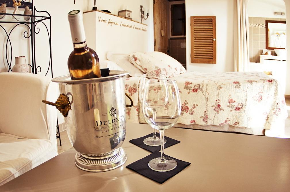 L'Abri Du Poete Bed & Breakfast Besse-sur-Issole Стая снимка