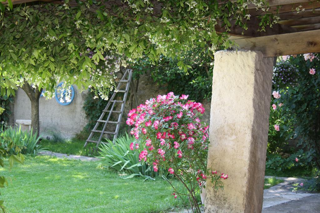 L'Abri Du Poete Bed & Breakfast Besse-sur-Issole Екстериор снимка