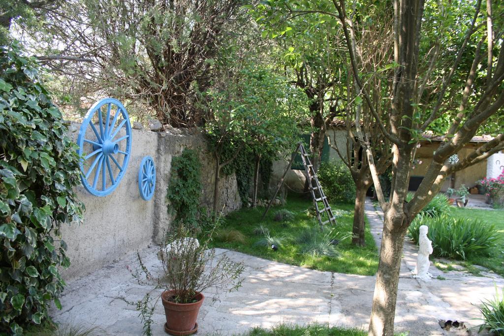 L'Abri Du Poete Bed & Breakfast Besse-sur-Issole Екстериор снимка