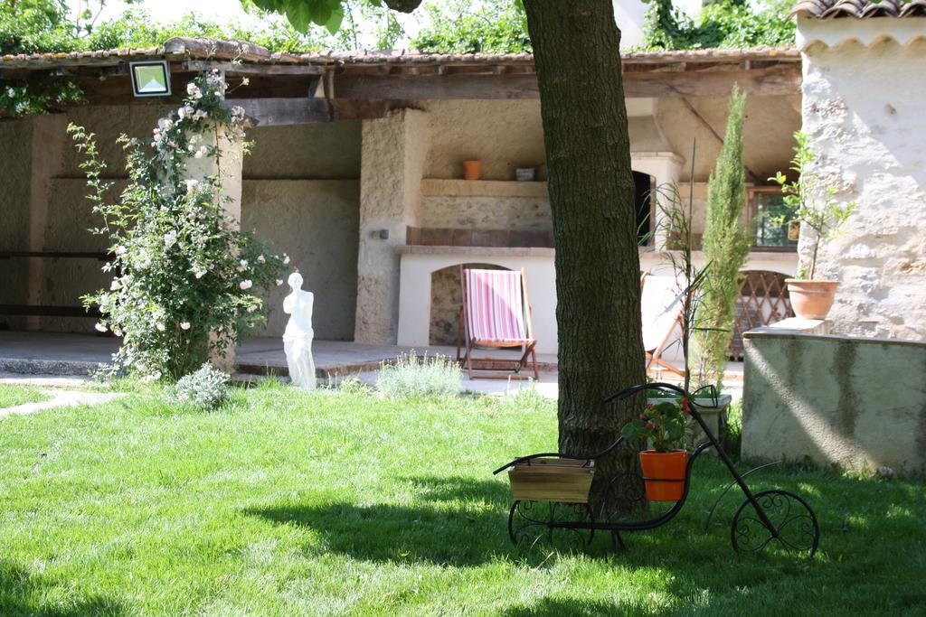 L'Abri Du Poete Bed & Breakfast Besse-sur-Issole Екстериор снимка