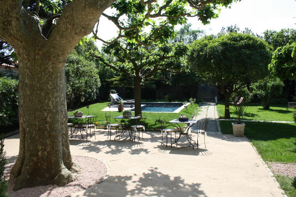 L'Abri Du Poete Bed & Breakfast Besse-sur-Issole Екстериор снимка