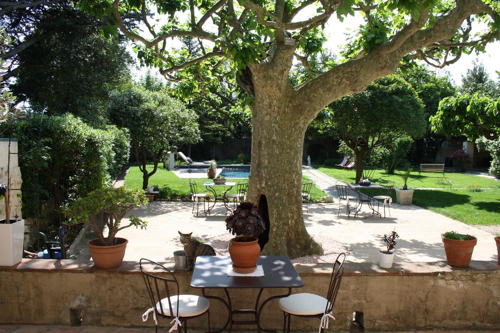 L'Abri Du Poete Bed & Breakfast Besse-sur-Issole Екстериор снимка