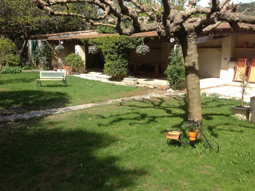 L'Abri Du Poete Bed & Breakfast Besse-sur-Issole Екстериор снимка