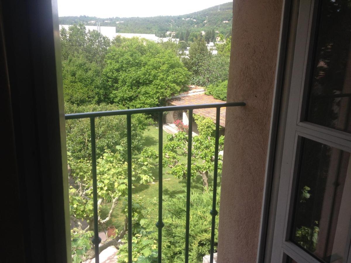 L'Abri Du Poete Bed & Breakfast Besse-sur-Issole Стая снимка