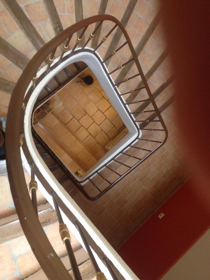 L'Abri Du Poete Bed & Breakfast Besse-sur-Issole Екстериор снимка
