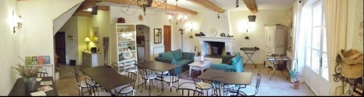 L'Abri Du Poete Bed & Breakfast Besse-sur-Issole Екстериор снимка
